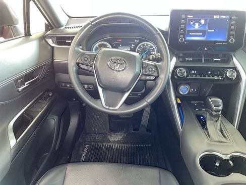 Used 2021 Toyota Venza XLE w/ Softex Package image 12