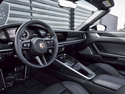 Used 2022 Porsche 911 Turbo S image 2