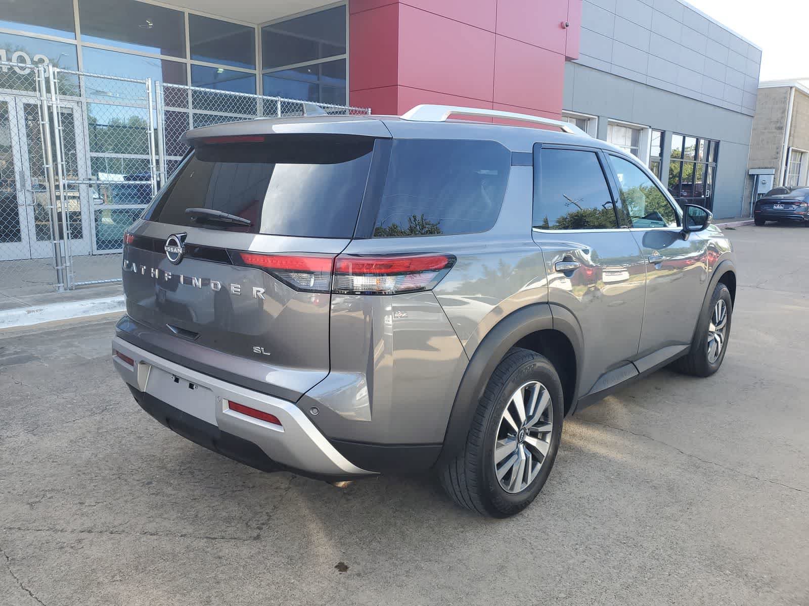 Used 2025 Nissan Pathfinder SL FWD image 6