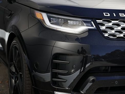 New 2025 Land Rover Discovery Metropolitan Edition image 8