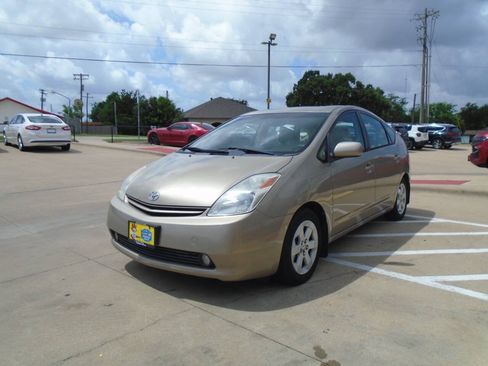 Used 2004 Toyota Prius FWD image 3