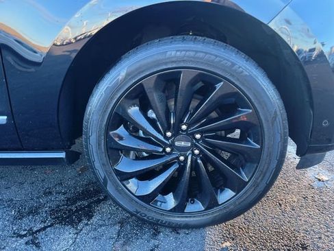 Used 2021 Lincoln Navigator Reserve w/ Equipment Group 208A image 11