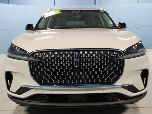 Used 2025 Lincoln Aviator AWD image 28