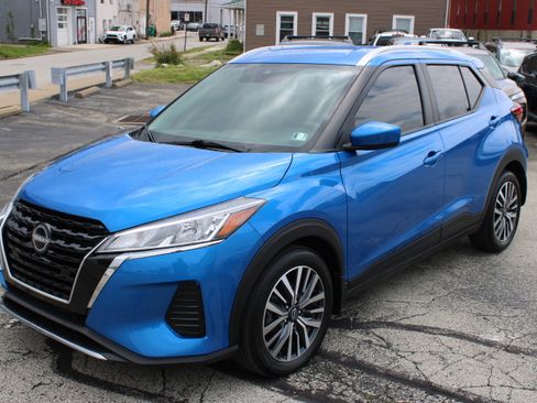 Used 2023 Nissan Kicks SV FWD image 1