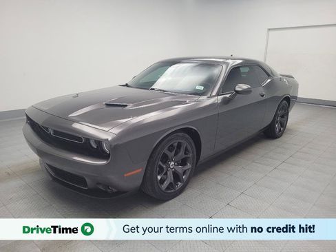 Used 2017 Dodge Challenger SXT Plus RWD image 1