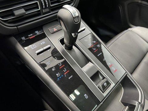 New 2025 Porsche Macan image 30