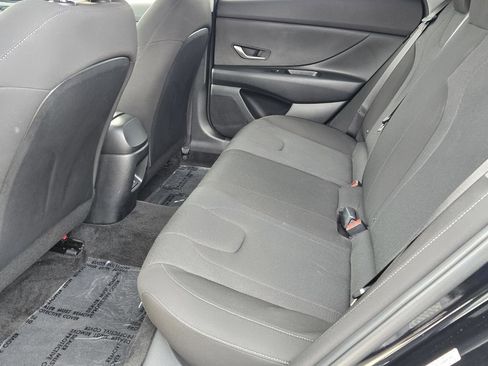 Used 2025 Hyundai Elantra SE FWD image 11