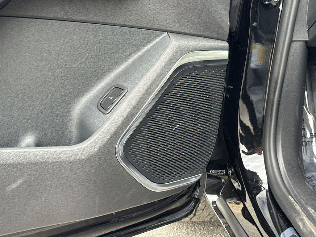 New 2027 GMC Acadia Denali Ultimate w/ LPO, Floor Liner Package FWD image 26