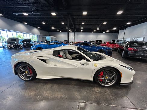 Used 2022 Ferrari F8 Tributo RWD image 2