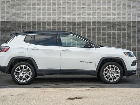 Used 2025 Jeep Compass Limited AWD/4WD image 4