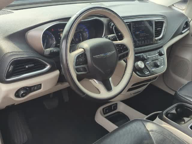 Certified 2018 Chrysler Pacifica Limited FWD image 10