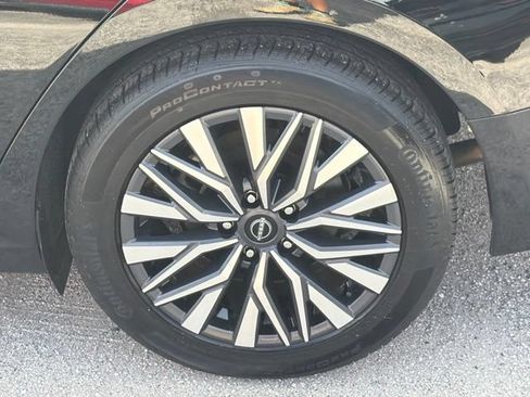 Used 2024 Nissan Altima 2.5 SV FWD image 13
