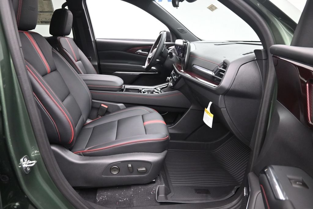 New 2027 Chevrolet Traverse RS w/ LPO, Floor Liner Package AWD/4WD image 9
