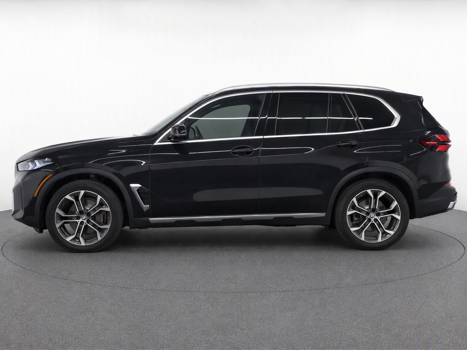 Used 2024 BMW X5 sDrive40i w/ Executive Package RWD image 3
