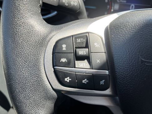 Used 2023 Ford Explorer XLT AWD/4WD image 24