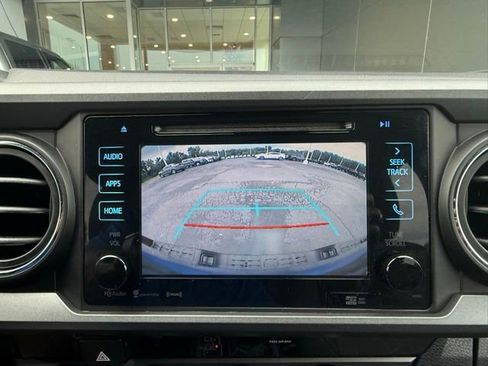 Used 2018 Toyota Tacoma TRD Sport AWD/4WD image 27