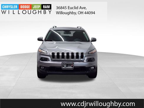 Used 2017 Jeep Cherokee Latitude w/ Cold Weather Group AWD/4WD image 2