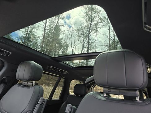 New 2026 Land Rover Range Rover Long Wheelbase SE AWD/4WD image 3