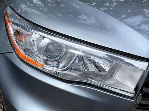 Used 2015 Toyota Highlander XLE image 27