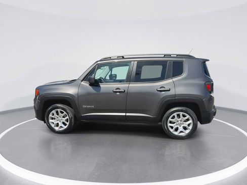 Used 2017 Jeep Renegade Latitude w/ Popular Equipment Group AWD/4WD image 5