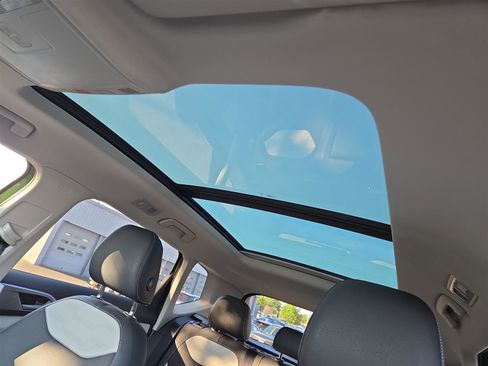 New 2025 Volkswagen Taos SEL image 25