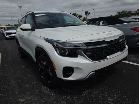 Used 2025 Kia Seltos EX FWD image 3