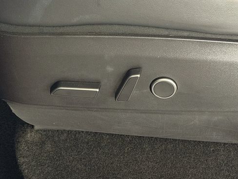 Used 2022 Tesla Model Y Long Range AWD/4WD image 14