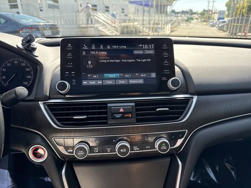 Used 2022 Honda Accord Touring image 9