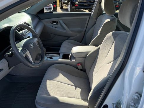 Used 2010 Toyota Camry image 9