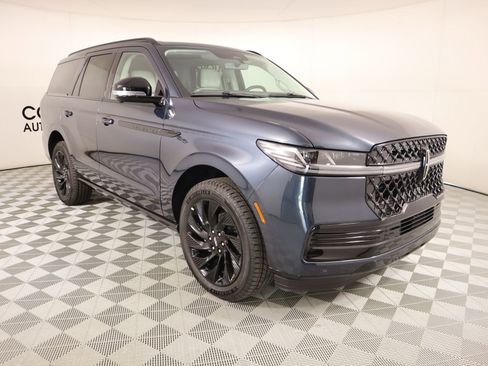 New 2026 Lincoln Navigator Reserve w/ Jet Appearance Package AWD/4WD image 1