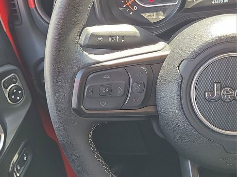 Used 2025 Jeep Wrangler Unlimited Rubicon AWD/4WD image 19