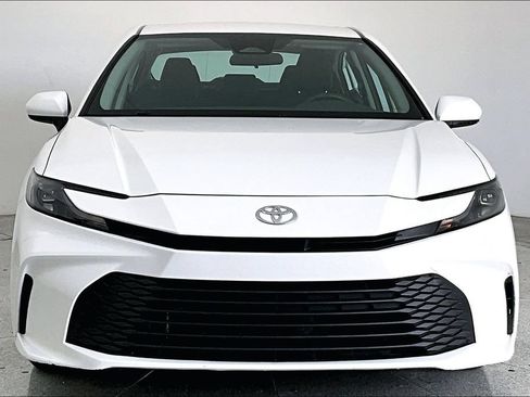 Used 2025 Toyota Camry LE AWD/4WD image 3