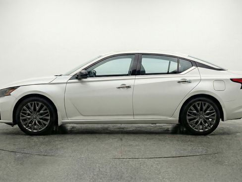 Used 2025 Nissan Altima 2.5 SV FWD image 5