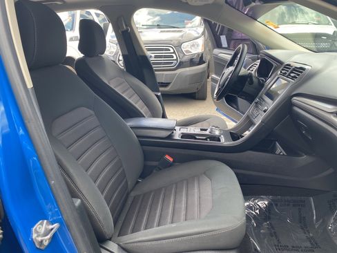 Used 2020 Ford Fusion SE image 18