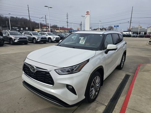 Used 2022 Toyota Highlander Platinum image 12