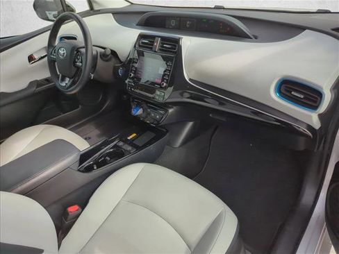 Used 2021 Toyota Prius XLE image 28