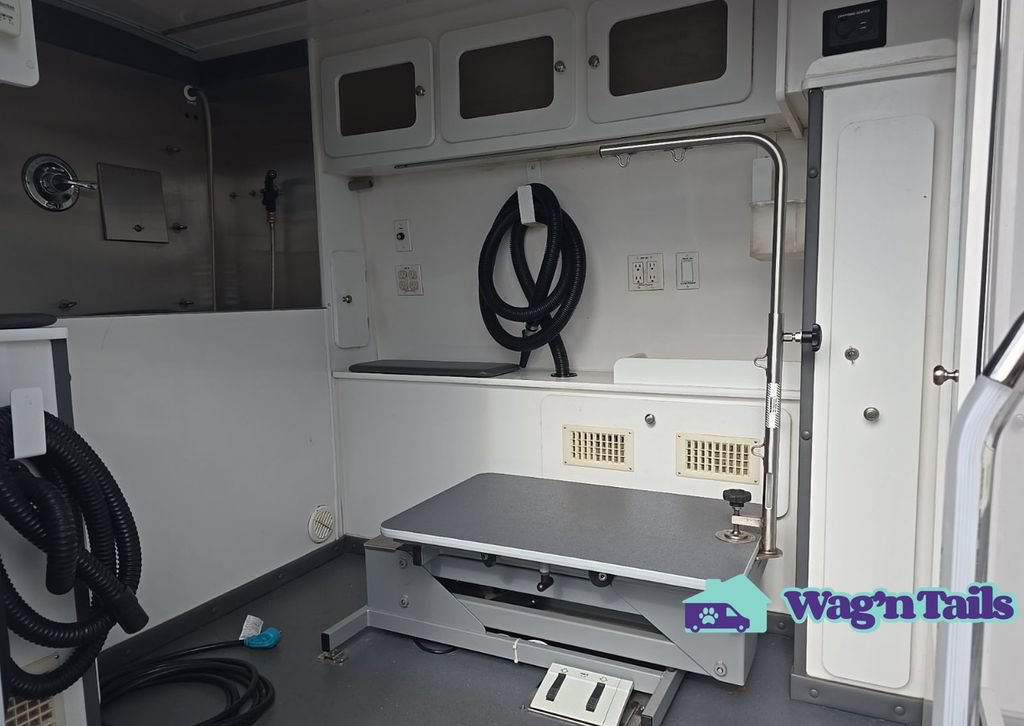Used 2024 Mercedes-Benz Sprinter 2500 w/ Acoustic Package image 10