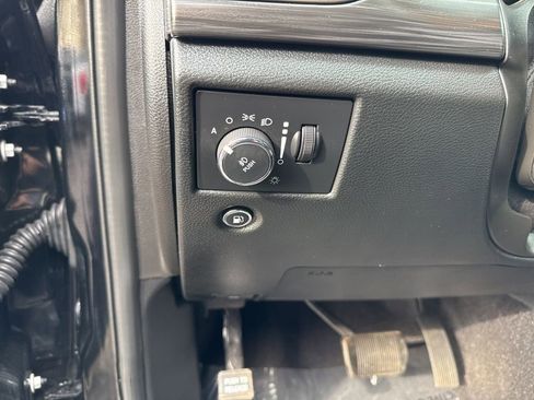 Used 2022 Jeep Grand Cherokee Laredo X image 19