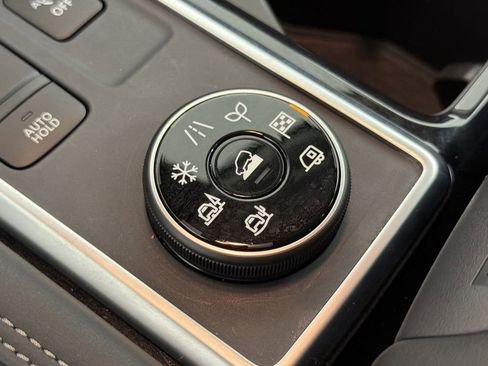 Used 2025 Nissan Pathfinder Platinum w/ Cargo Package image 33