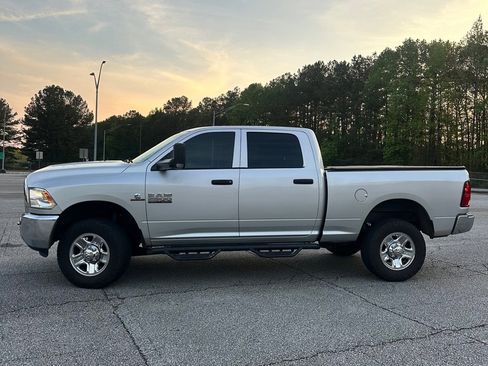 Used 2018 RAM 2500 Tradesman w/ Chrome Appearance Group AWD/4WD image 4