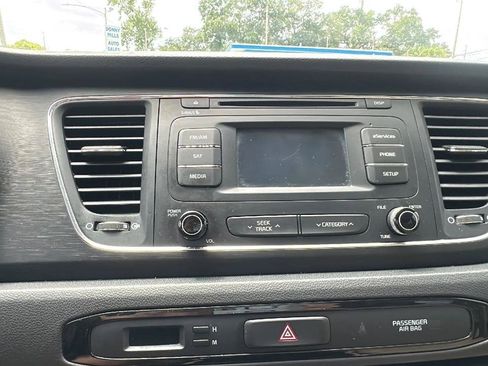 Used 2016 Kia Sedona LX w/ LX Convenience Package FWD image 37