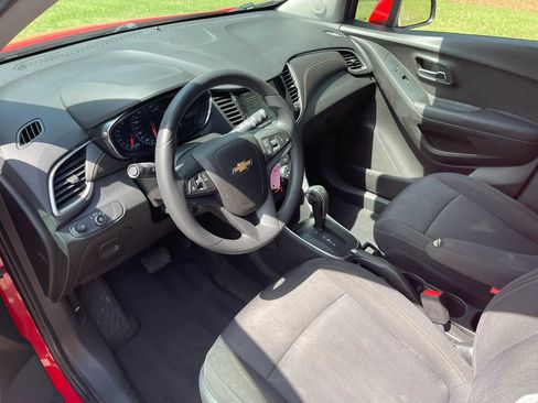 Used 2018 Chevrolet Trax LT FWD image 11