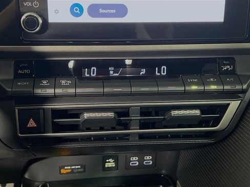 Used 2025 Toyota Camry SE FWD image 26