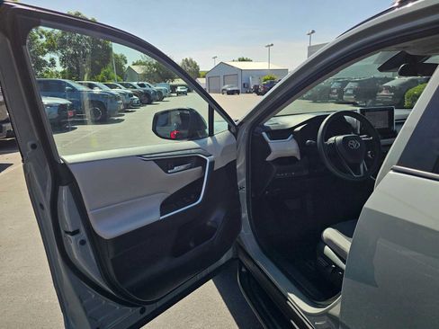 Certified 2023 Toyota RAV4 XLE w/ XLE Grade Weather Package AWD/4WD image 19