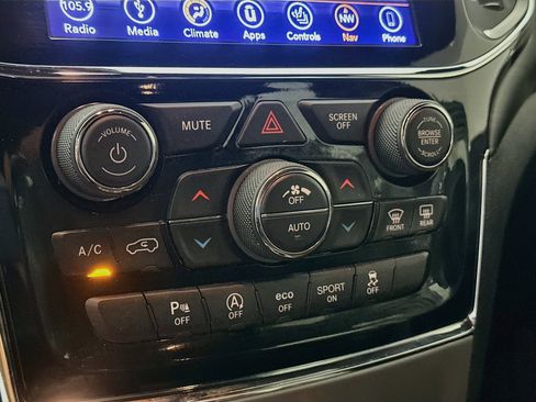 Used 2019 Jeep Grand Cherokee Altitude RWD image 24