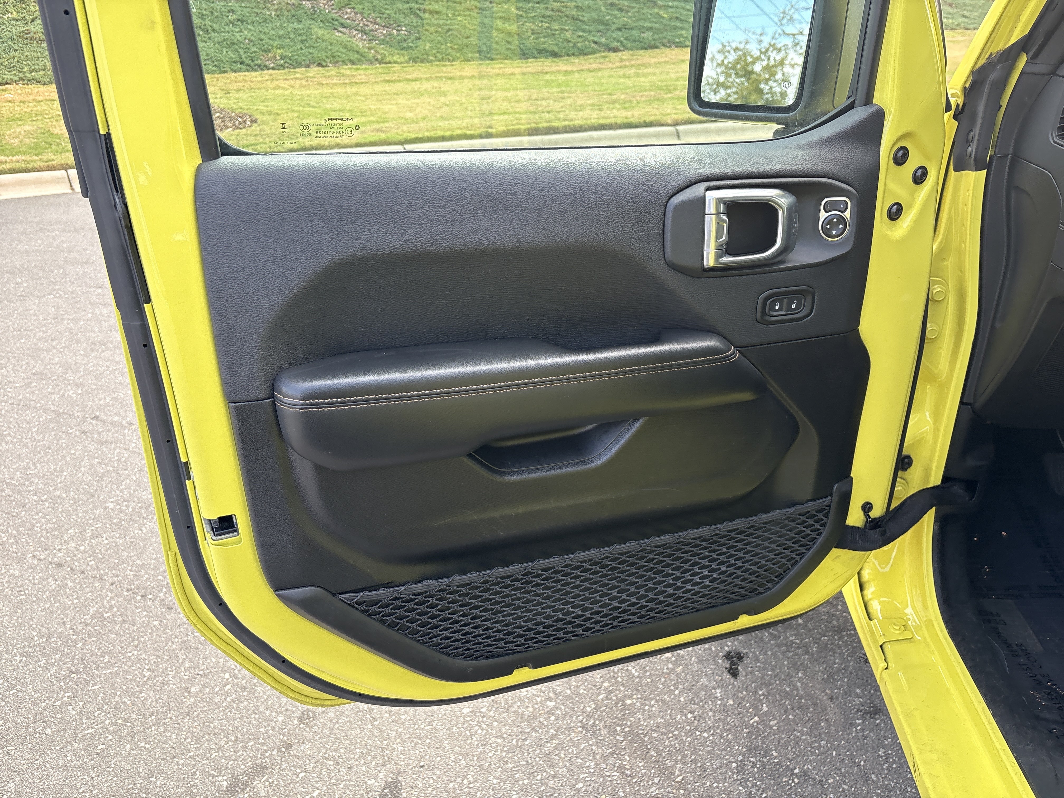 Used 2024 Jeep Wrangler Unlimited Sahara AWD/4WD image 15