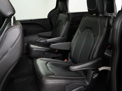 New 2026 Chrysler Pacifica Select AWD/4WD image 23