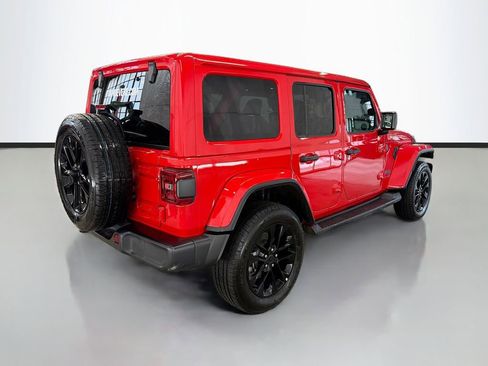 Used 2025 Jeep Wrangler Unlimited Sahara AWD/4WD image 10