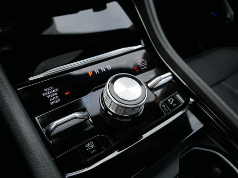 Used 2023 Jeep Grand Cherokee Overland AWD/4WD image 29