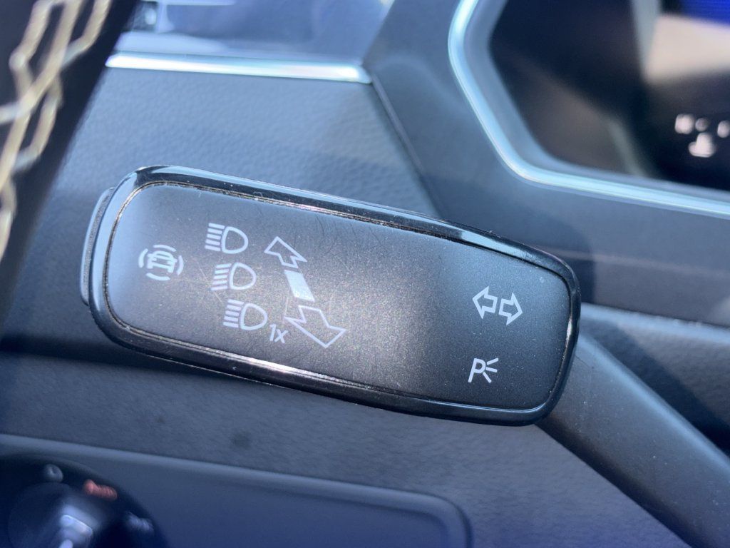 Used 2023 Volkswagen Tiguan SE R-Line FWD image 10